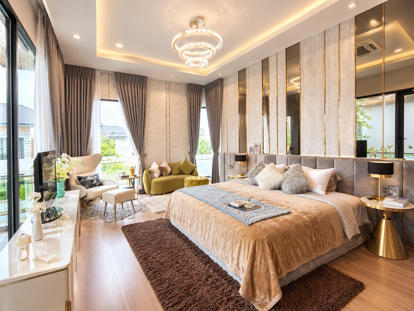 ห้องนอนใหญ่พร้อมมุมพักผ่อน